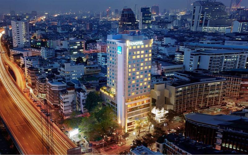 Hilton Garden Inn Bangkok Silom Exterior photo