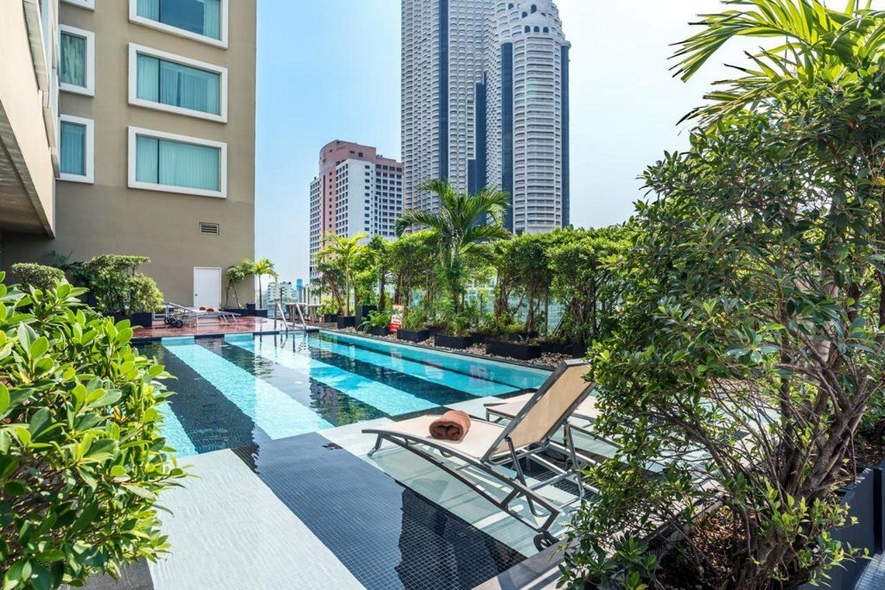 Hilton Garden Inn Bangkok Silom Exterior photo